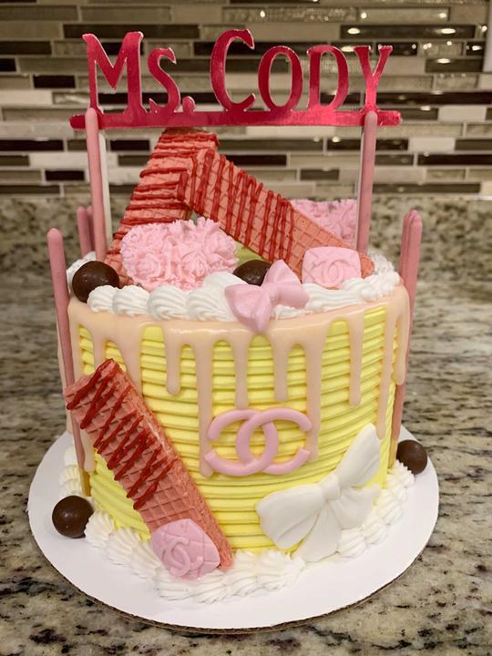 Drip Cake, Drip Chanel Cake, CC Cake, Cute Birthday Cake