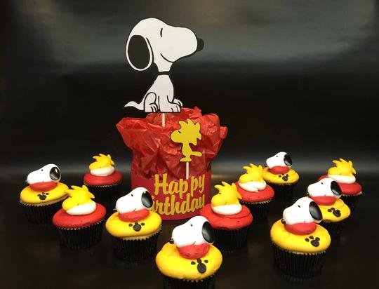 Snoopy Centerpiece, Woodstock Cupcakes, Snoopy Cupcakes